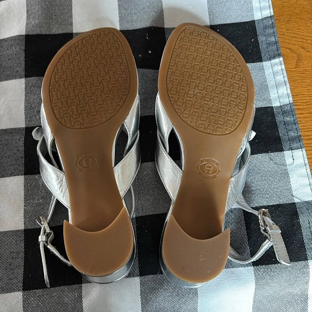 Silver Floral Women's Sandals - Picture 4 of 6